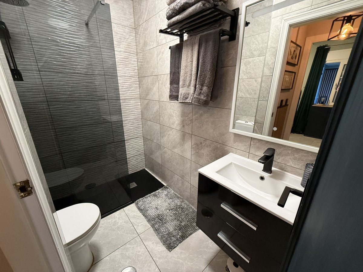 For sale - 3 Bedroom 2 Bathroom House - Semi-Detached House in Orihuela - Villamartin  - Alicante