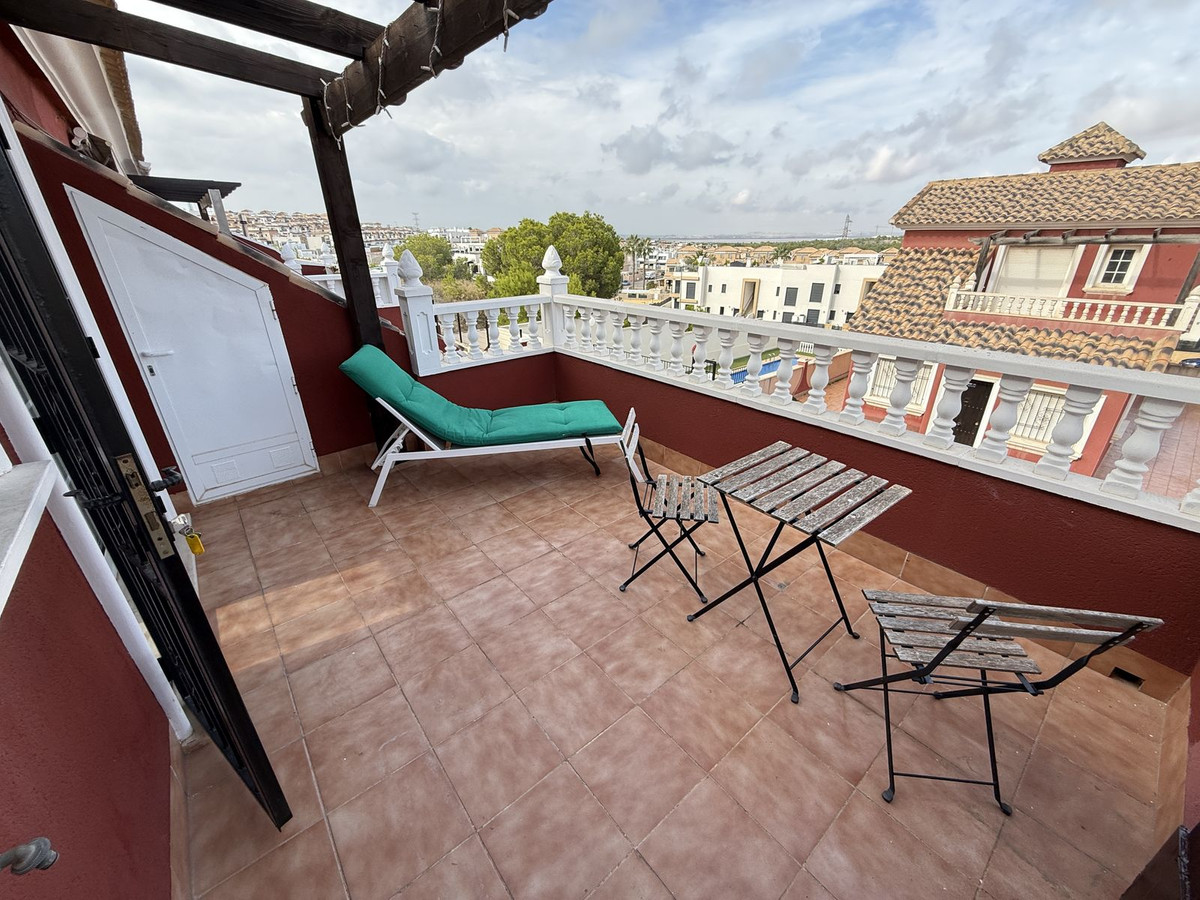 For sale - 3 Bedroom 2 Bathroom House - Semi-Detached House in Orihuela - Villamartin  - Alicante