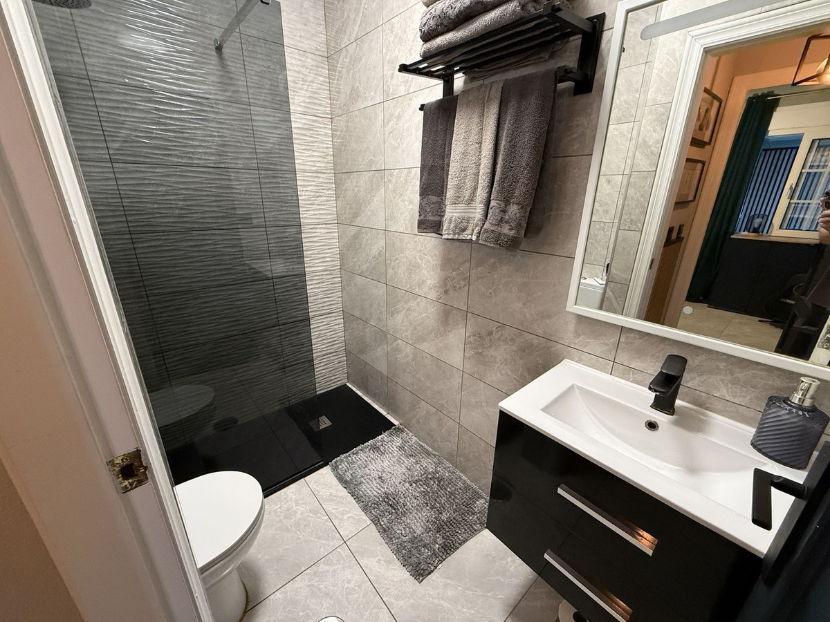 For sale - 3 Bedroom 2 Bathroom House - Semi-Detached House in Orihuela - Villamartin  - Alicante