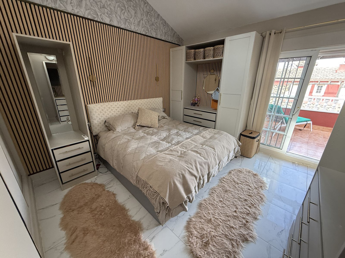 For sale - 3 Bedroom 2 Bathroom House - Semi-Detached House in Orihuela - Villamartin  - Alicante