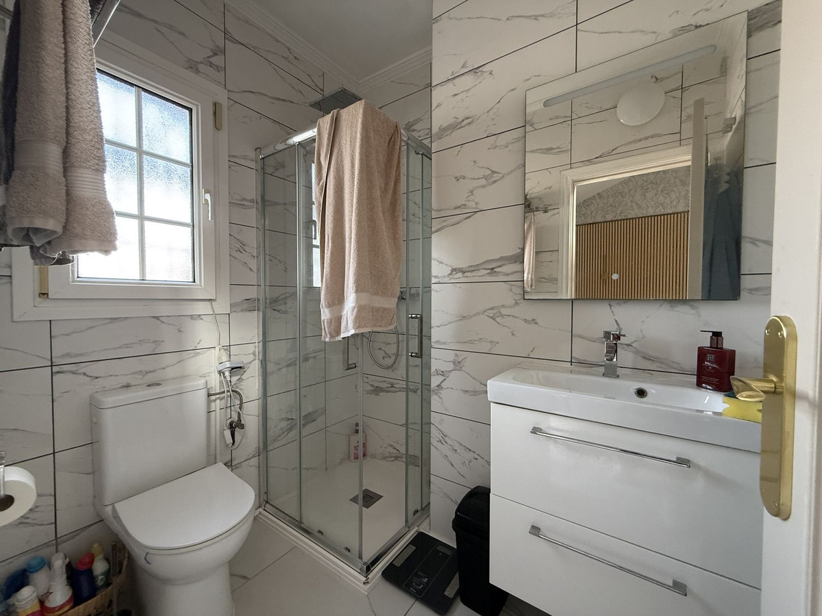 For sale - 3 Bedroom 2 Bathroom House - Semi-Detached House in Orihuela - Villamartin  - Alicante