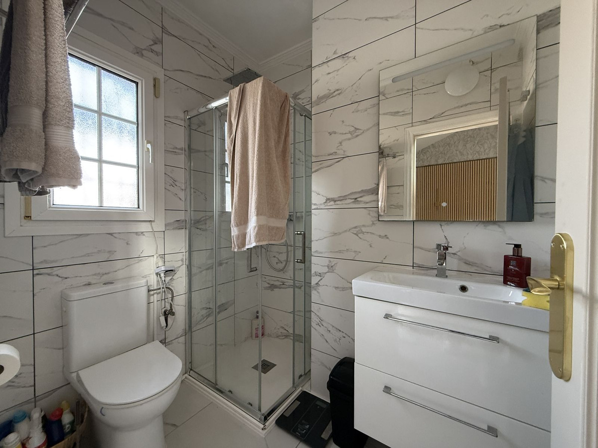 For sale - 3 Bedroom 2 Bathroom House - Semi-Detached House in Orihuela - Villamartin  - Alicante