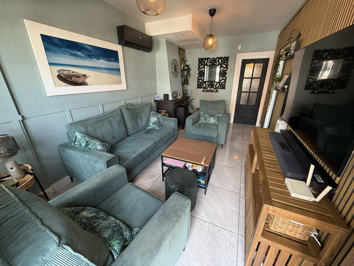 For sale - 3 Bedroom 2 Bathroom House - Semi-Detached House in Orihuela - Villamartin  - Alicante