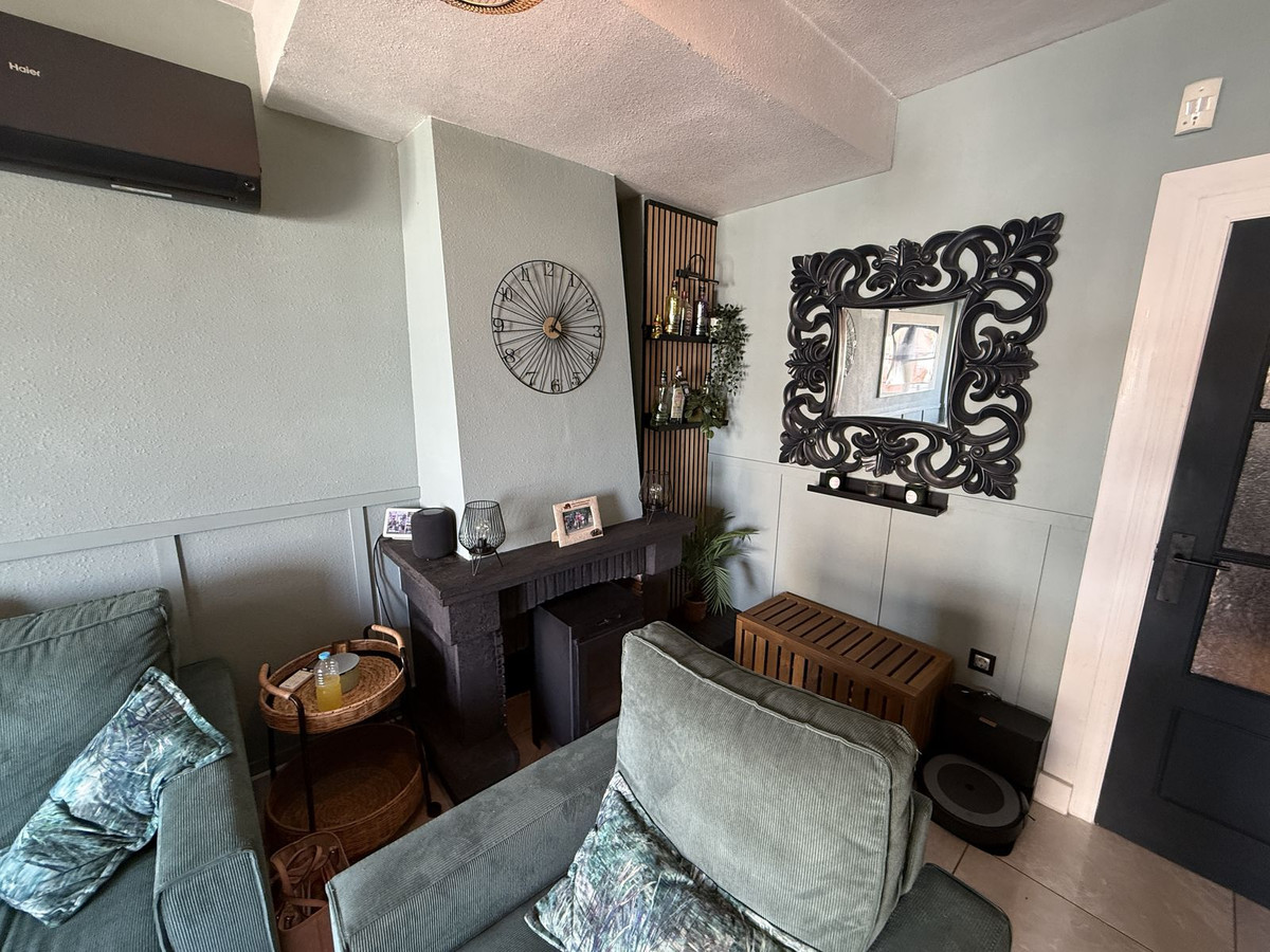 For sale - 3 Bedroom 2 Bathroom House - Semi-Detached House in Orihuela - Villamartin  - Alicante