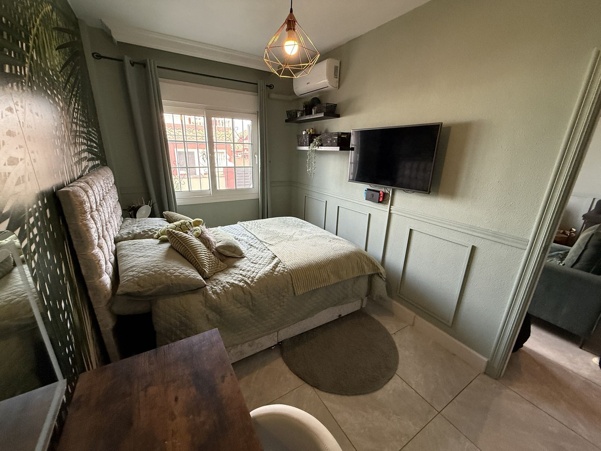 For sale - 3 Bedroom 2 Bathroom House - Semi-Detached House in Orihuela - Villamartin  - Alicante