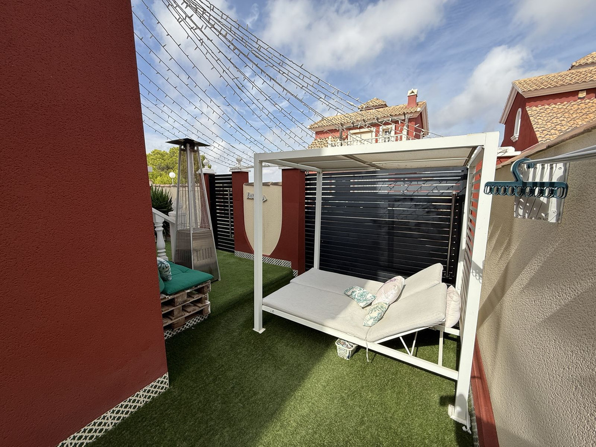 For sale - 3 Bedroom 2 Bathroom House - Semi-Detached House in Orihuela - Villamartin  - Alicante
