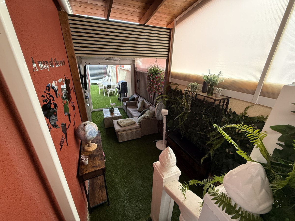 For sale - 3 Bedroom 2 Bathroom House - Semi-Detached House in Orihuela - Villamartin  - Alicante