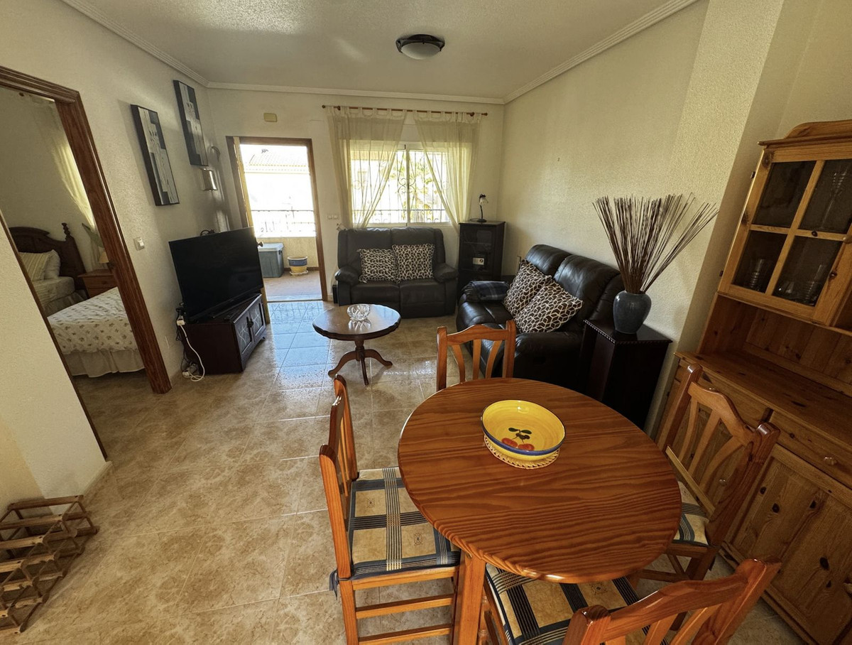 For sale - 2 Bedroom 1 Bathroom Apartment in Villamartin - Villamartin  - Alicante