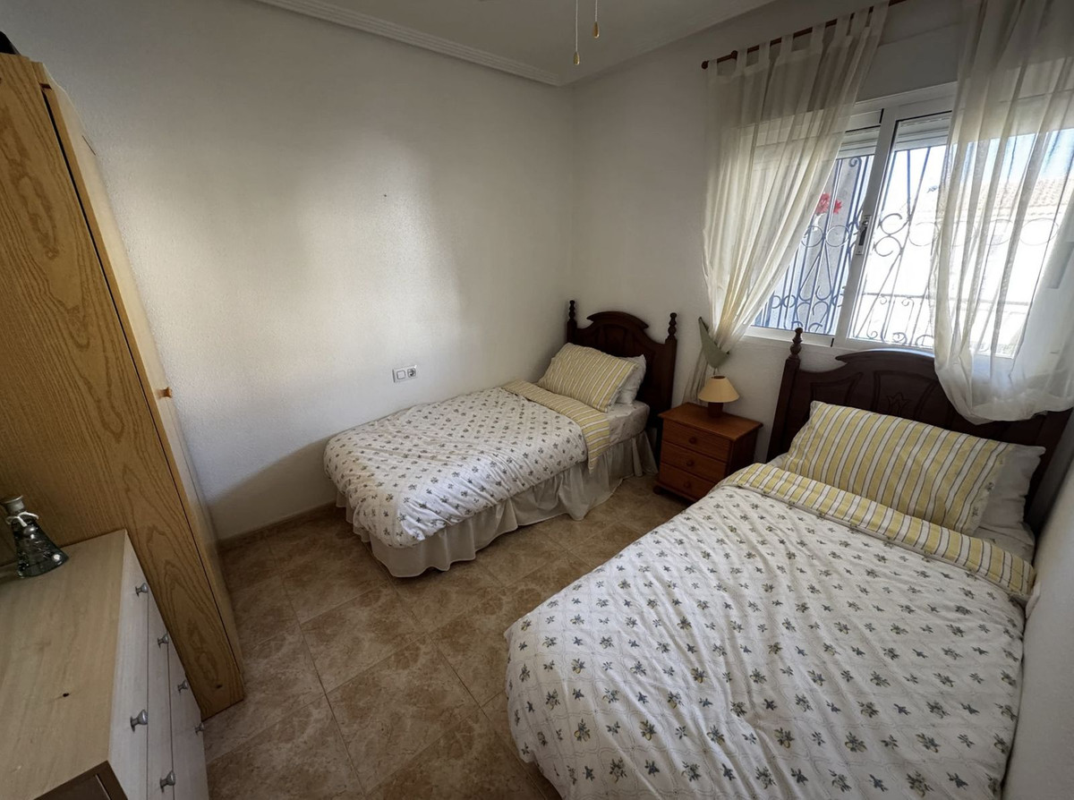 For sale - 2 Bedroom 1 Bathroom Apartment in Villamartin - Villamartin  - Alicante