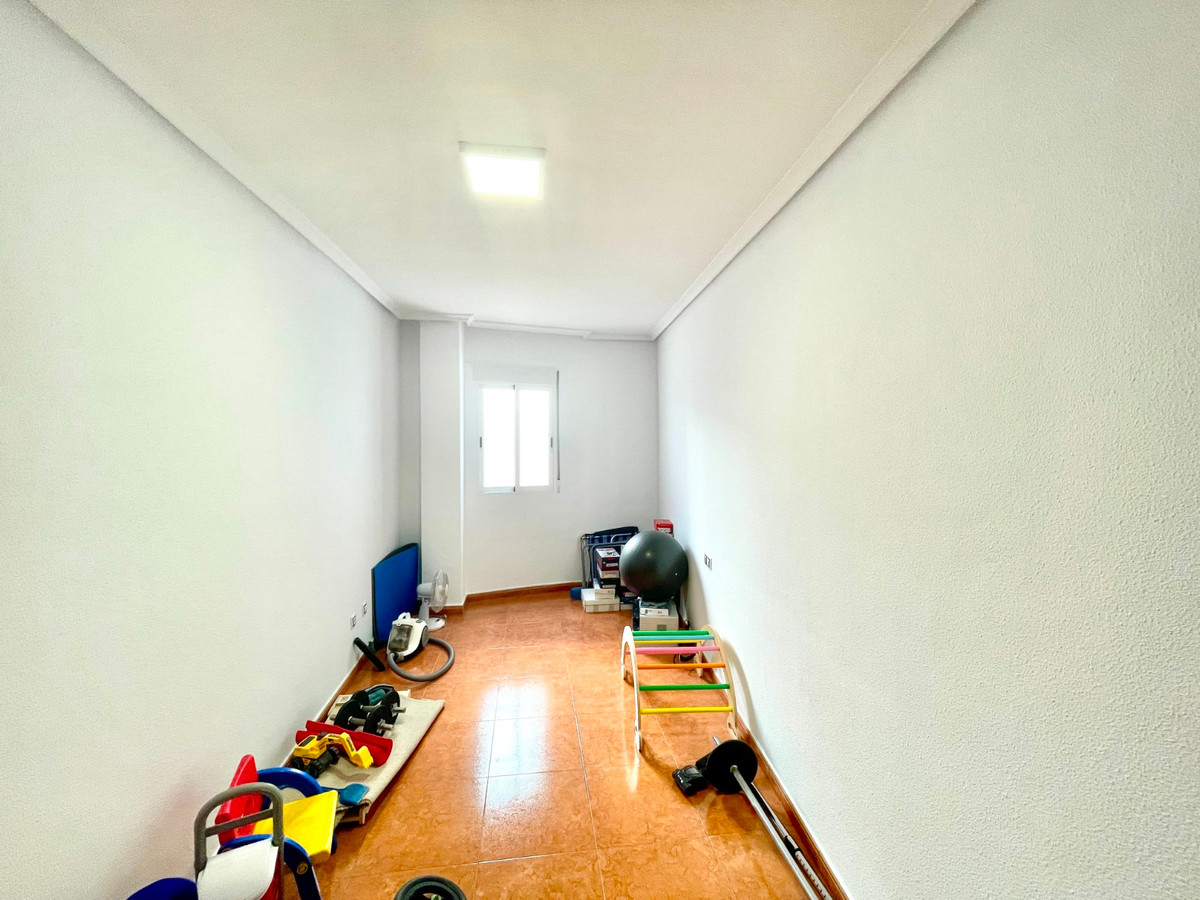 For sale - 3 Bedroom 2 Bathroom Apartment - Middle Floor Apartment in Catral - Catral Centro  - Alicante