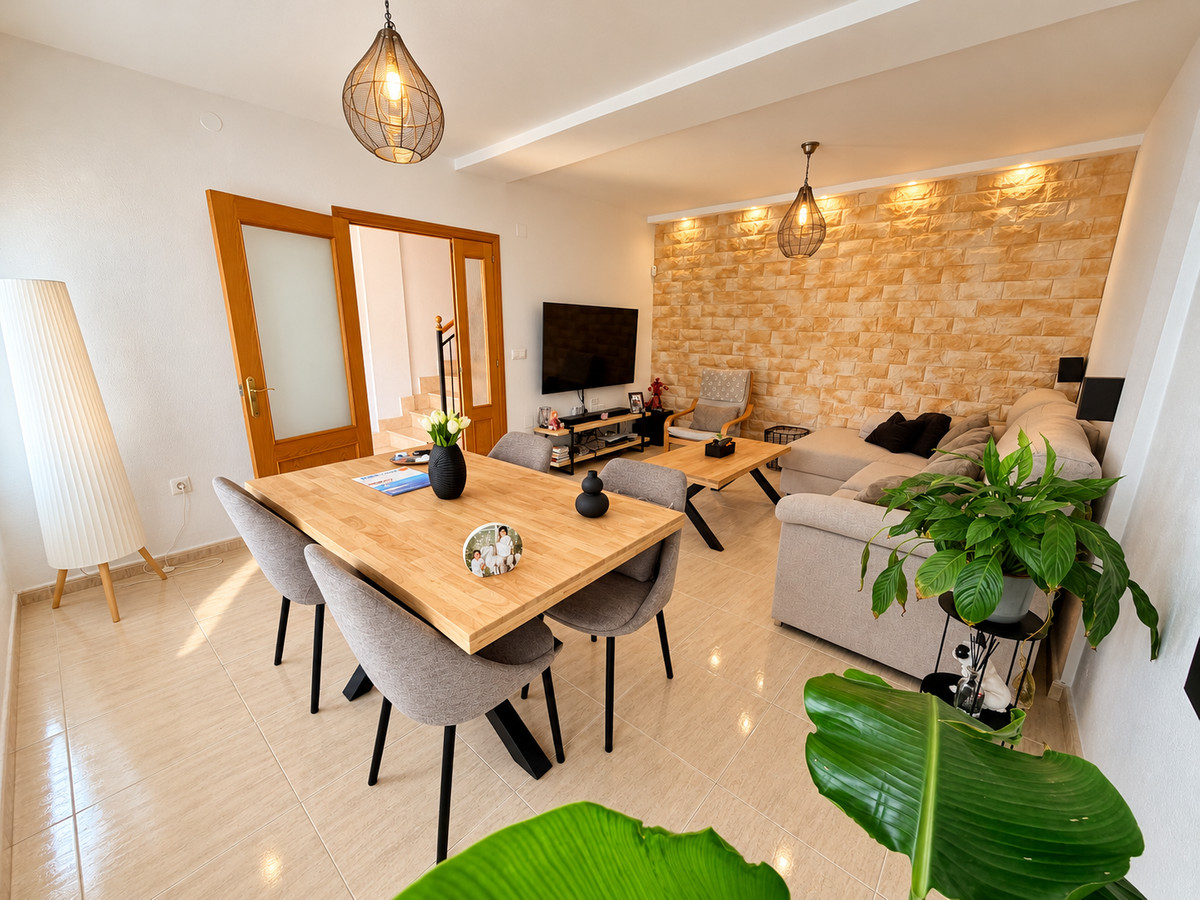 For sale - 3 Bedroom 2 Bathroom House - Townhouse in Daya Nueva - Daya Nueva Centro  - Alicante