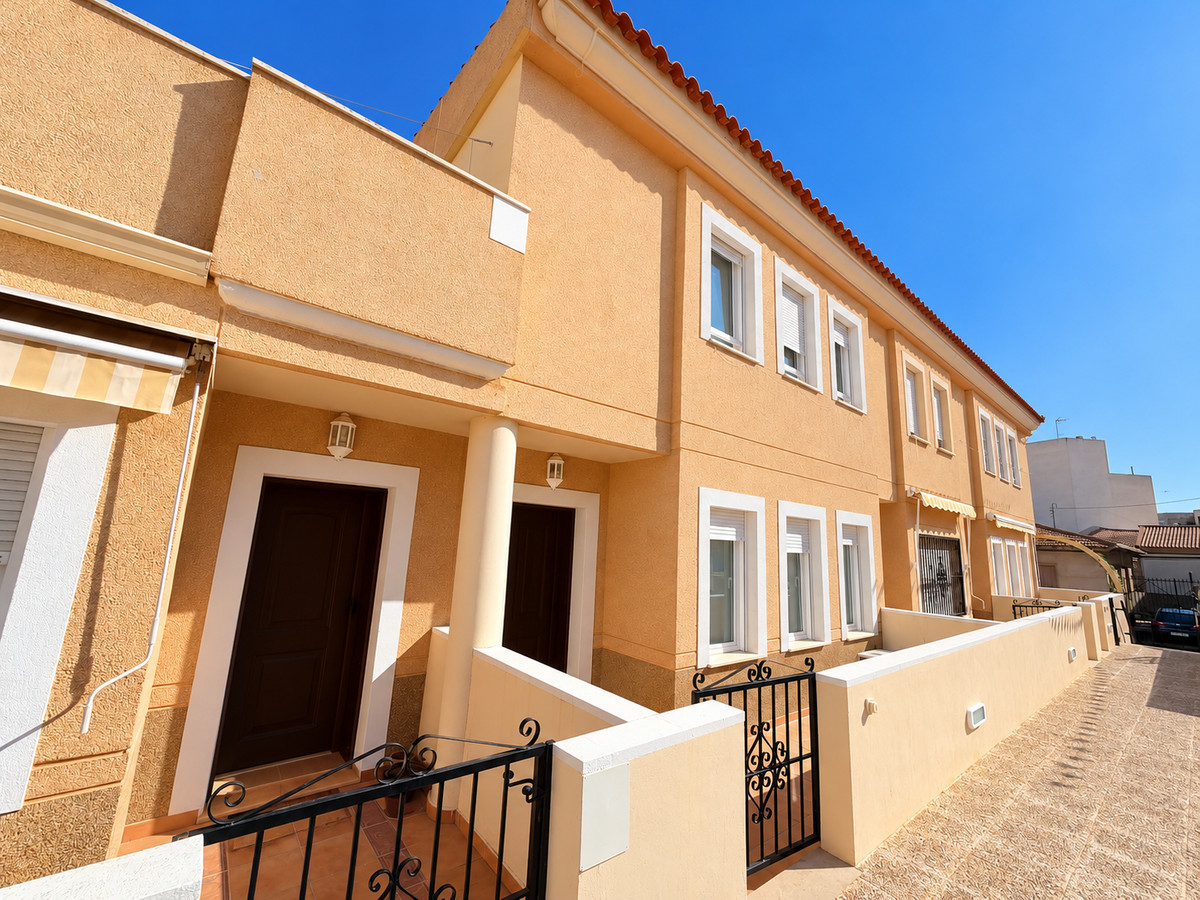 For sale - 3 Bedroom 2 Bathroom House - Townhouse in Daya Nueva - Daya Nueva Centro  - Alicante