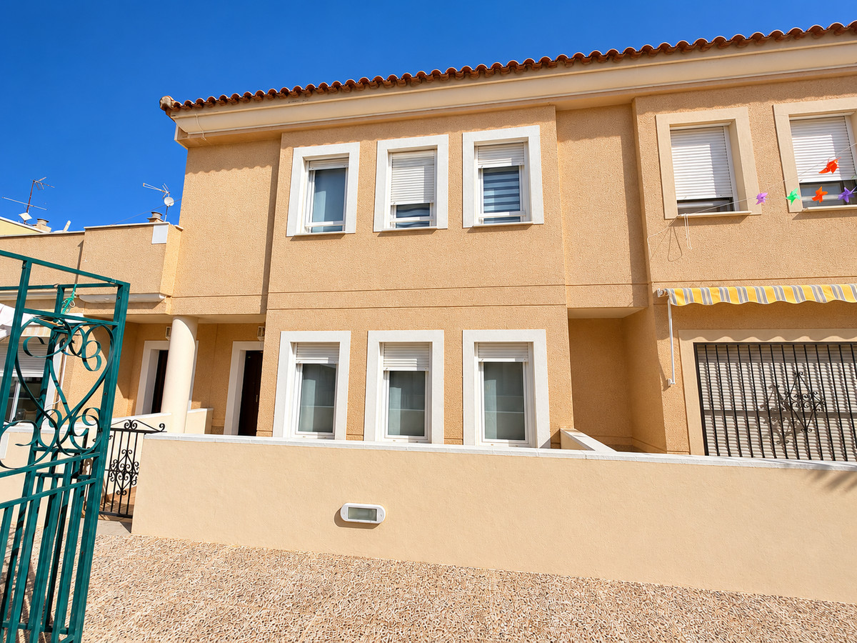 For sale - 3 Bedroom 2 Bathroom House - Townhouse in Daya Nueva - Daya Nueva Centro  - Alicante