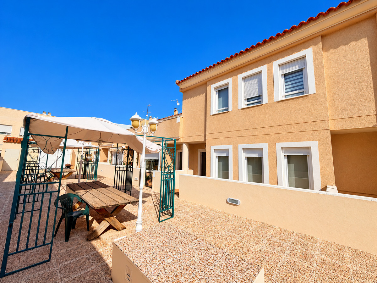 For sale - 3 Bedroom 2 Bathroom House - Townhouse in Daya Nueva - Daya Nueva Centro  - Alicante