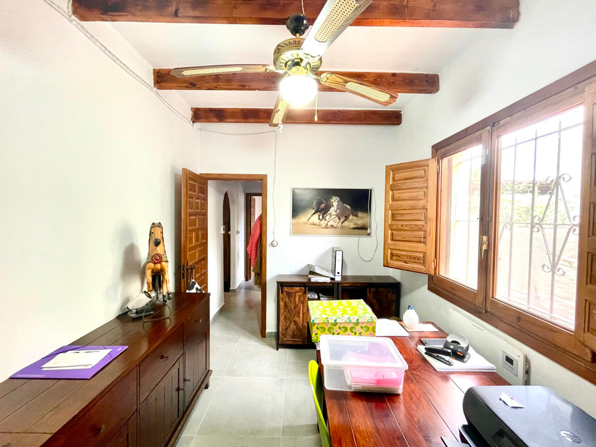 For sale - 3 Bedroom 2 Bathroom House - Finca - Cortijo in Orihuela - Orihuela Centro  - Alicante