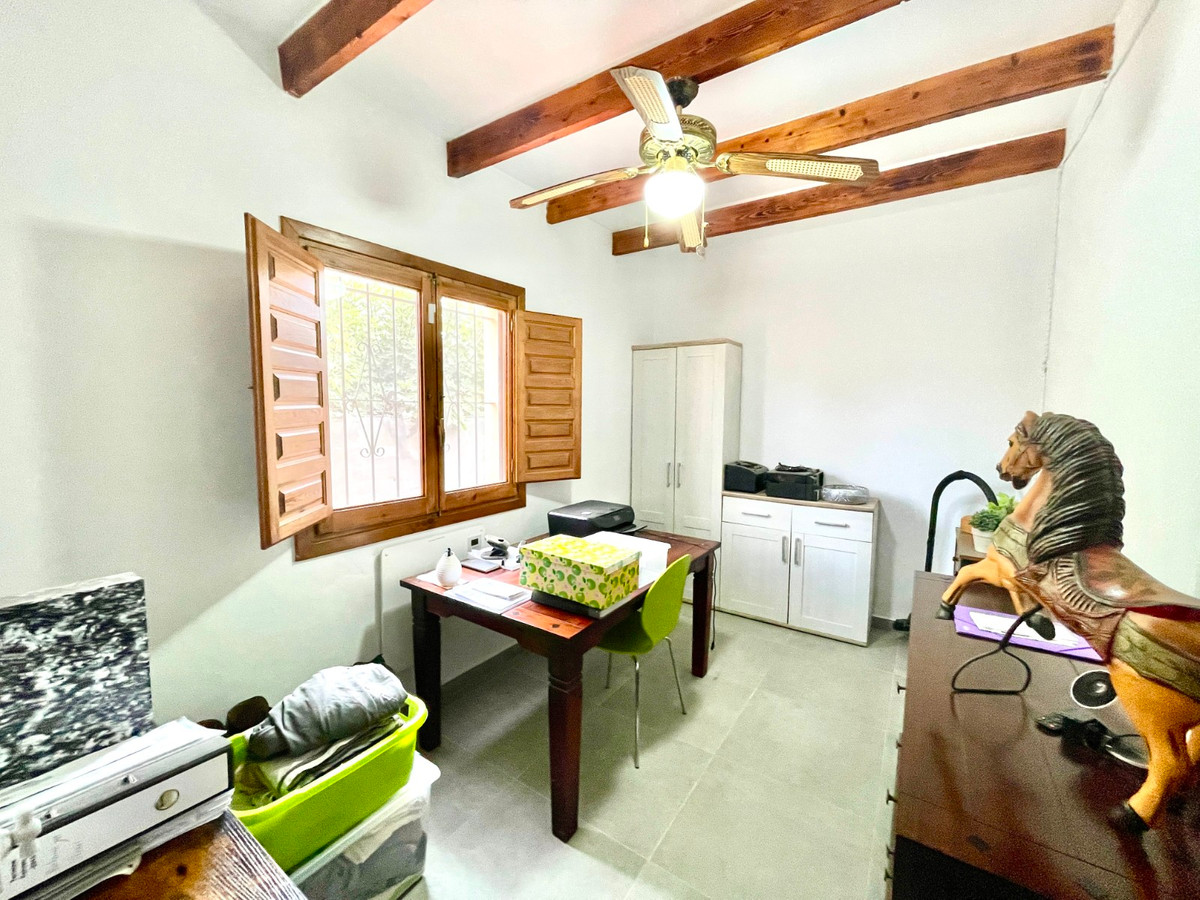 For sale - 3 Bedroom 2 Bathroom House - Finca - Cortijo in Orihuela - Orihuela Centro  - Alicante