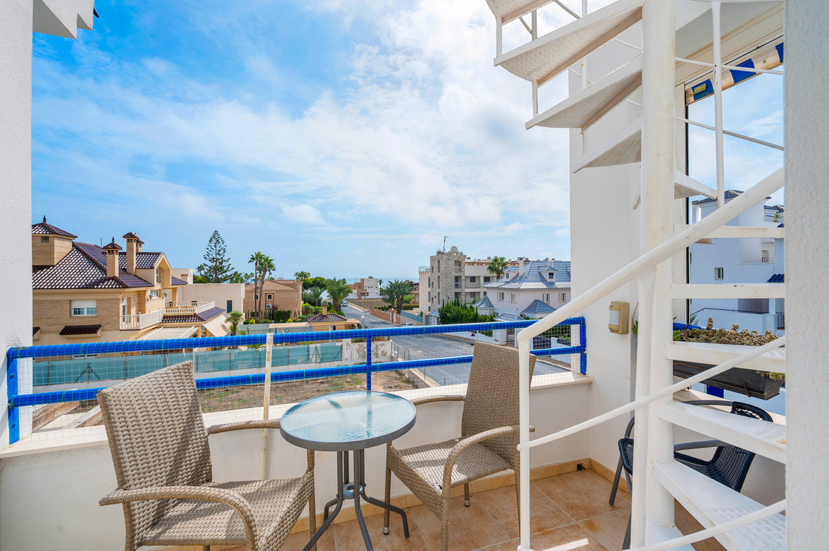 For sale - 3 Bedroom 2 Bathroom Apartment - Middle Floor Apartment in Torrevieja - Torrevieja Centro  - Alicante
