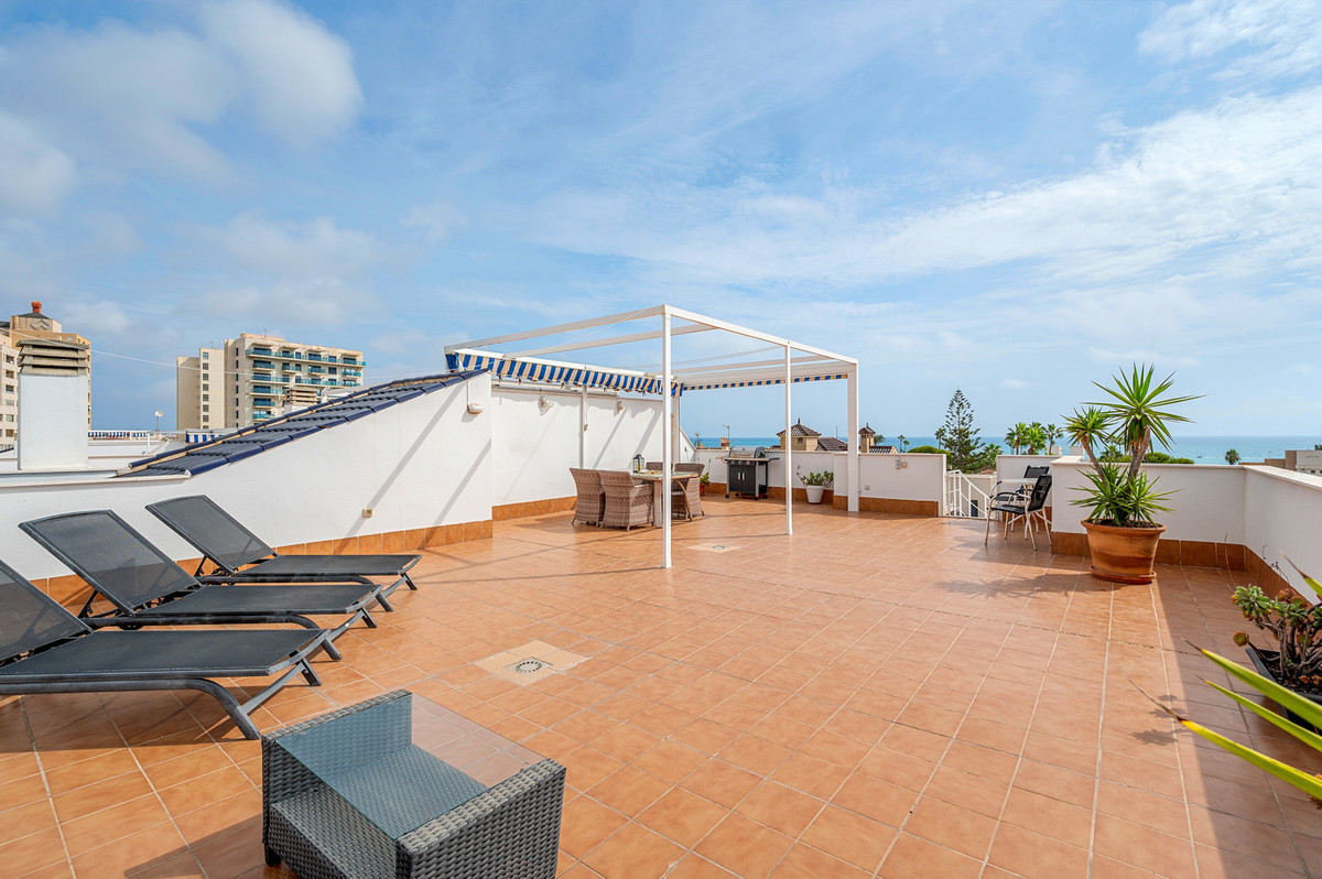 For sale - 3 Bedroom 2 Bathroom Apartment - Middle Floor Apartment in Torrevieja - Torrevieja Centro  - Alicante