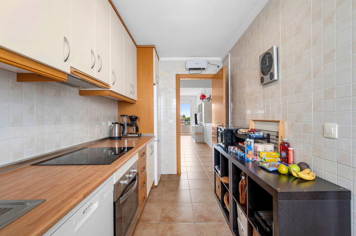For sale - 3 Bedroom 2 Bathroom Apartment - Middle Floor Apartment in Torrevieja - Torrevieja Centro  - Alicante