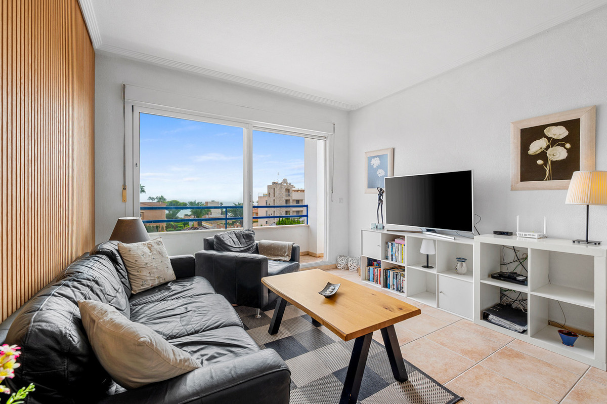For sale - 3 Bedroom 2 Bathroom Apartment - Middle Floor Apartment in Torrevieja - Torrevieja Centro  - Alicante