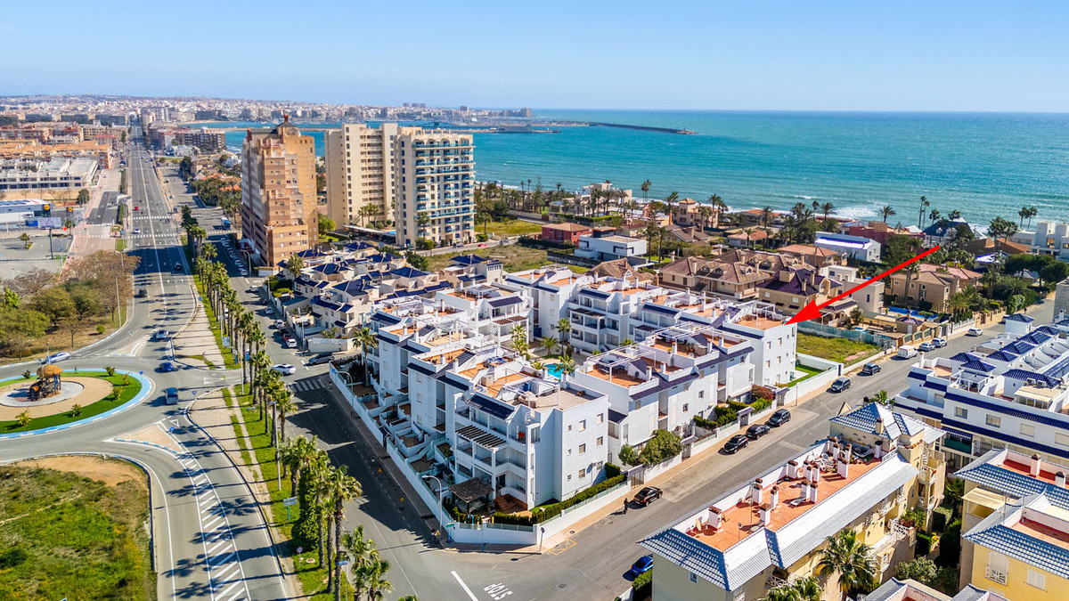 For sale - 3 Bedroom 2 Bathroom Apartment - Middle Floor Apartment in Torrevieja - Torrevieja Centro  - Alicante