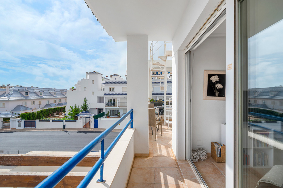 For sale - 3 Bedroom 2 Bathroom Apartment - Middle Floor Apartment in Torrevieja - Torrevieja Centro  - Alicante