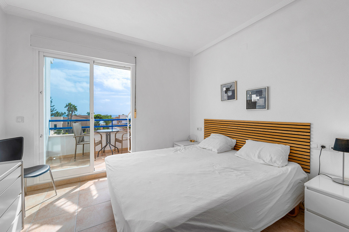 For sale - 3 Bedroom 2 Bathroom Apartment - Middle Floor Apartment in Torrevieja - Torrevieja Centro  - Alicante