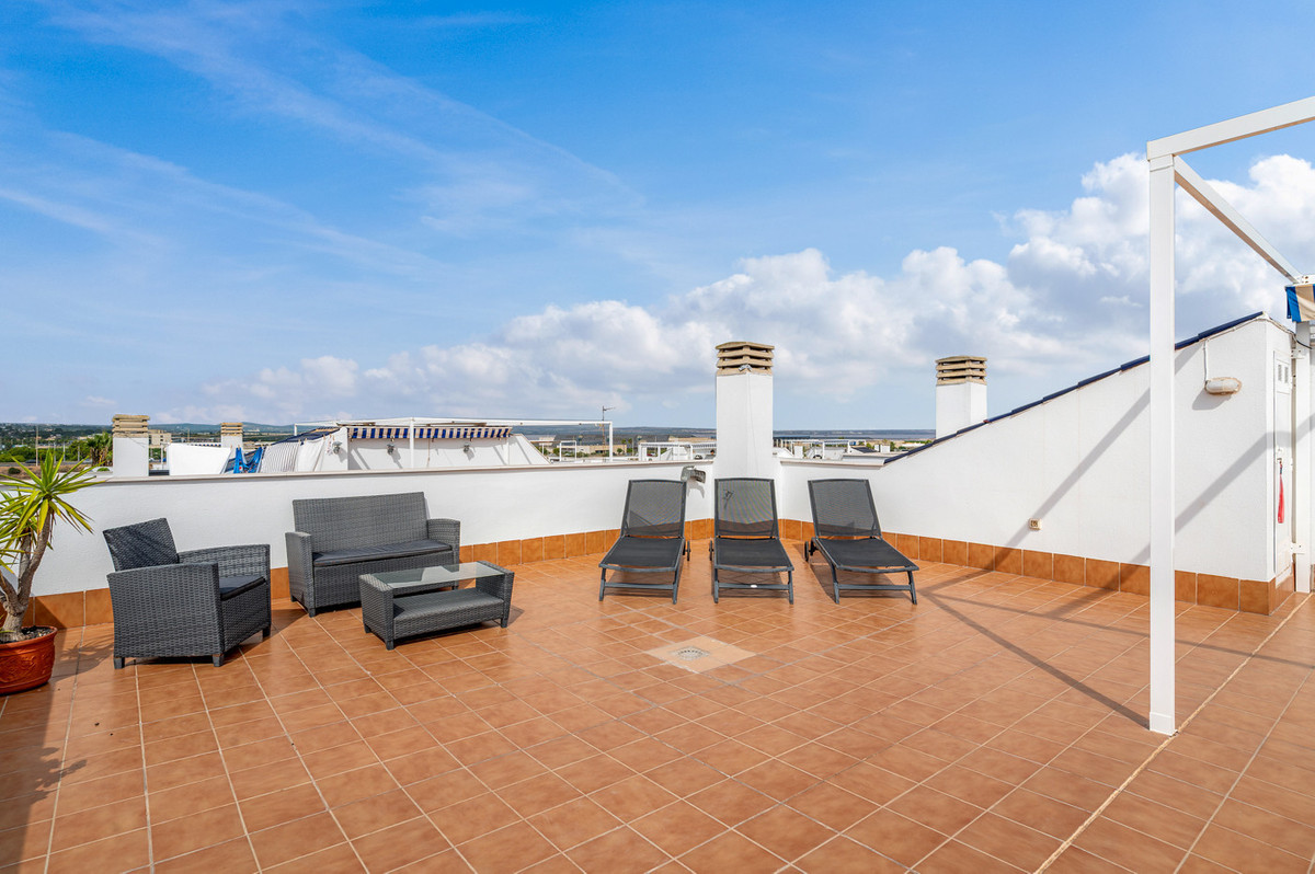 For sale - 3 Bedroom 2 Bathroom Apartment - Middle Floor Apartment in Torrevieja - Torrevieja Centro  - Alicante