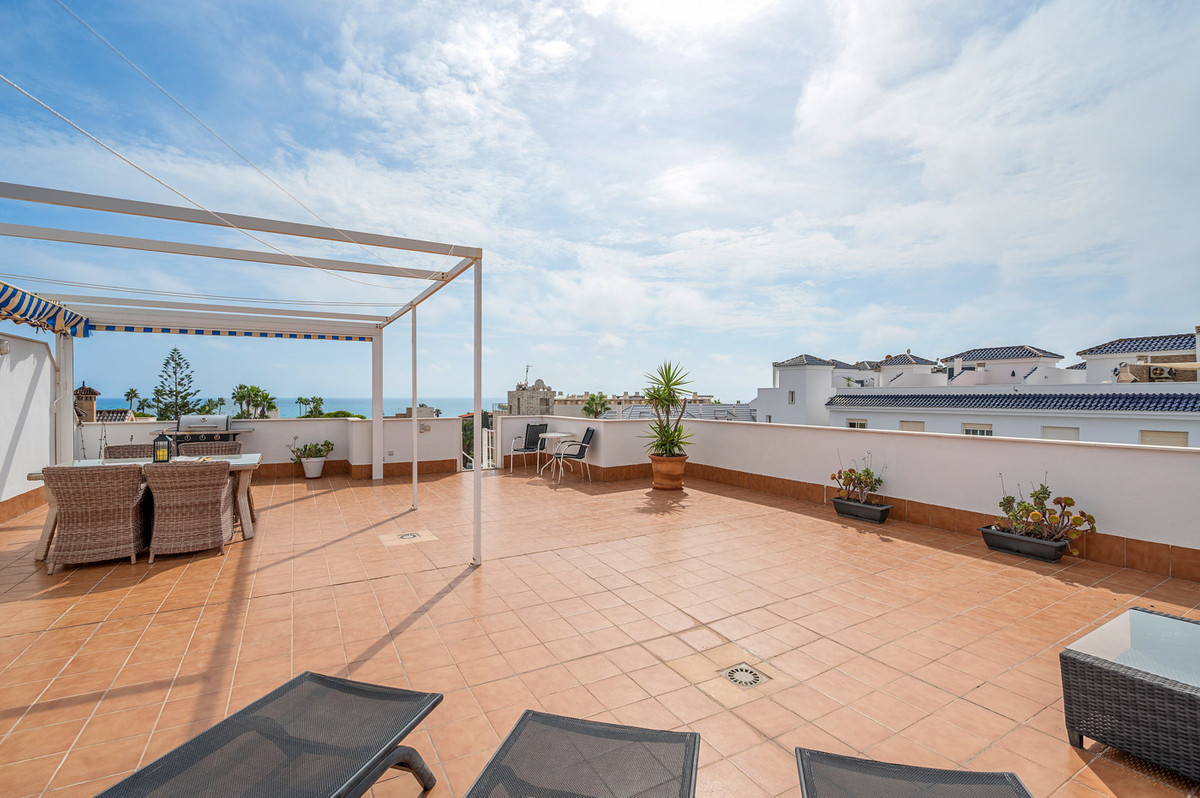 For sale - 3 Bedroom 2 Bathroom Apartment - Middle Floor Apartment in Torrevieja - Torrevieja Centro  - Alicante