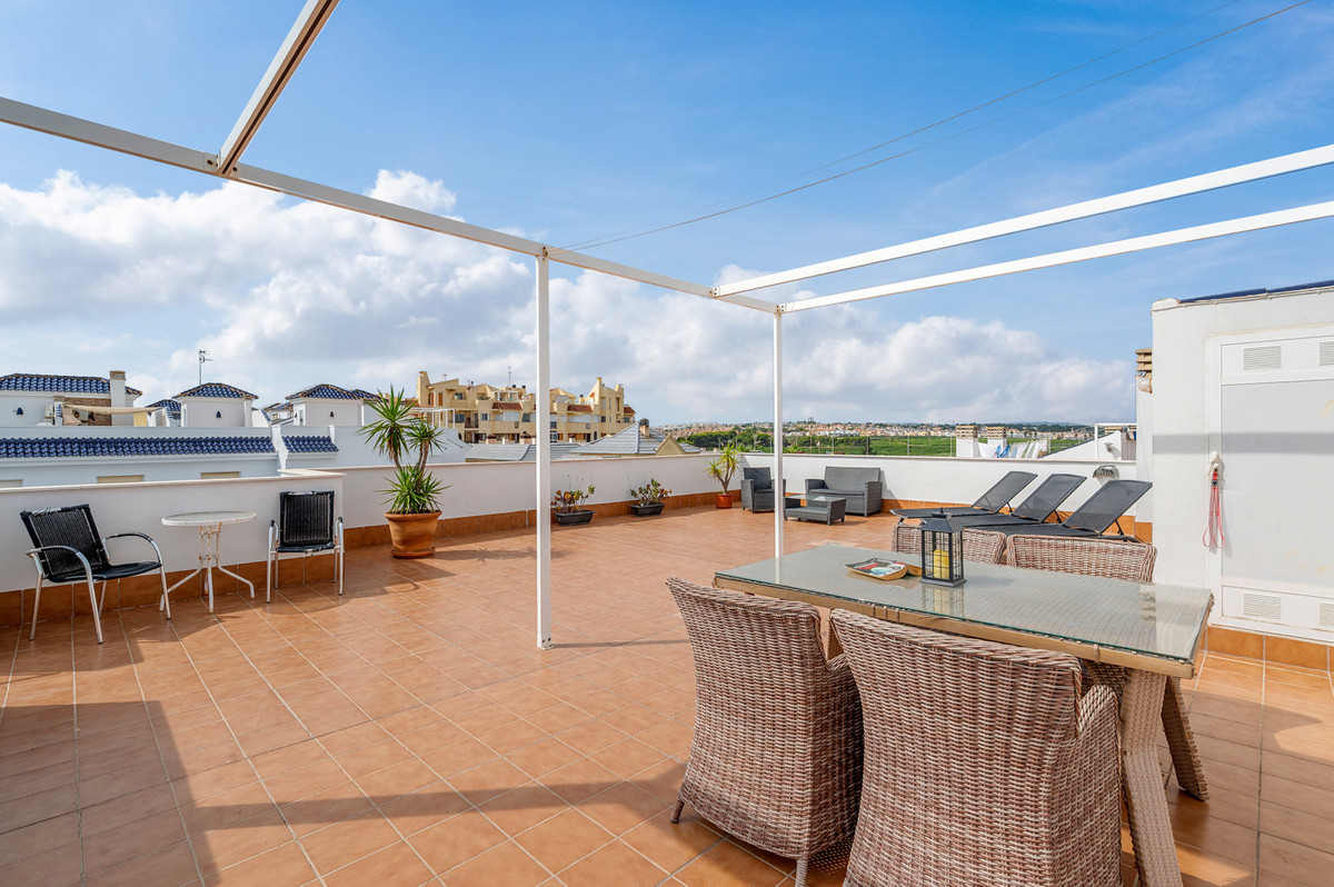 For sale - 3 Bedroom 2 Bathroom Apartment - Middle Floor Apartment in Torrevieja - Torrevieja Centro  - Alicante