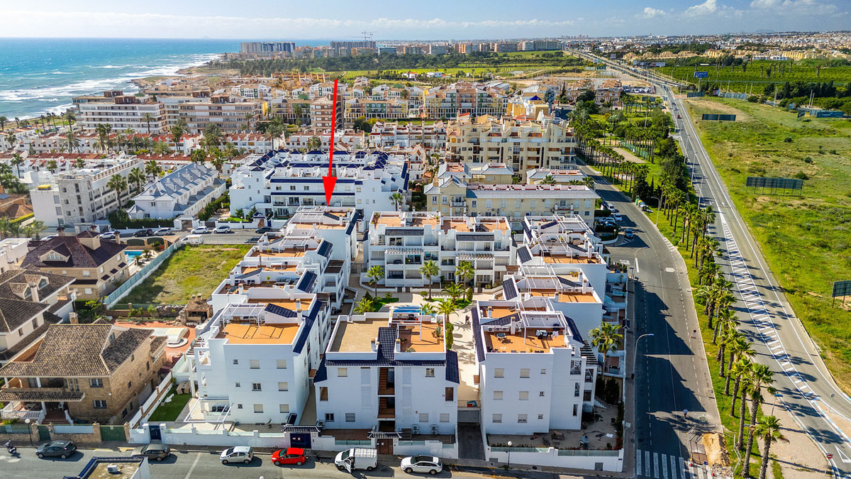 For sale - 3 Bedroom 2 Bathroom Apartment - Middle Floor Apartment in Torrevieja - Torrevieja Centro  - Alicante