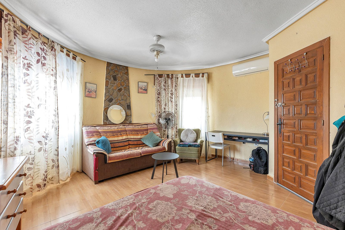 For sale - 5 Bedroom 2 Bathroom House - Detached Villa in Rojales - Ciudad Quesada  - Alicante