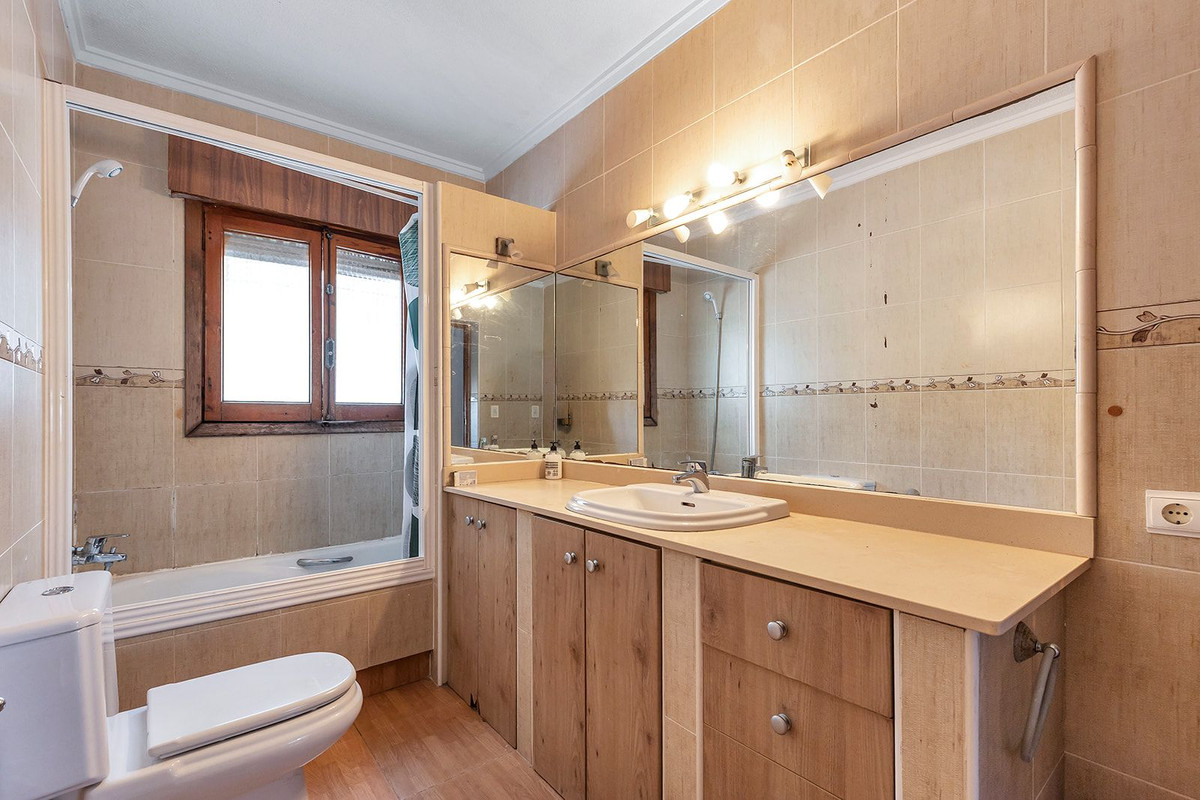 For sale - 5 Bedroom 2 Bathroom House - Detached Villa in Rojales - Ciudad Quesada  - Alicante