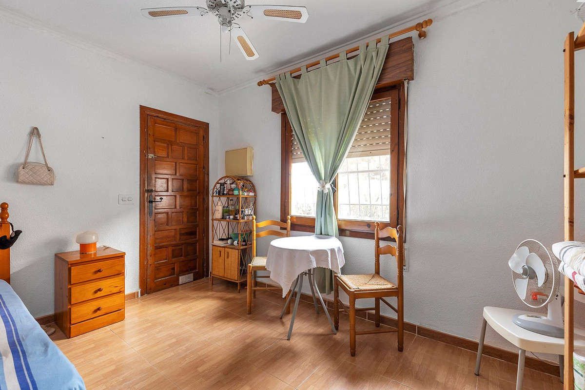 For sale - 5 Bedroom 2 Bathroom House - Detached Villa in Rojales - Ciudad Quesada  - Alicante