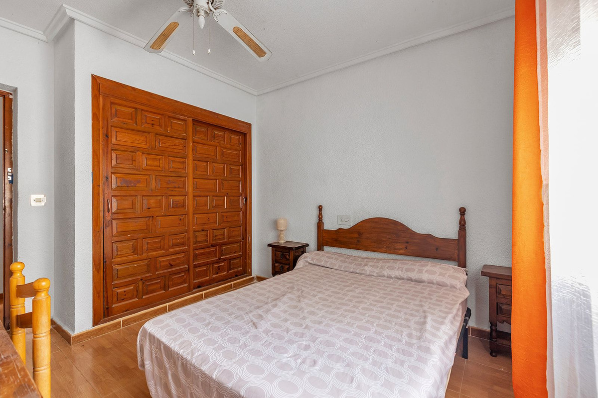 For sale - 5 Bedroom 2 Bathroom House - Detached Villa in Rojales - Ciudad Quesada  - Alicante