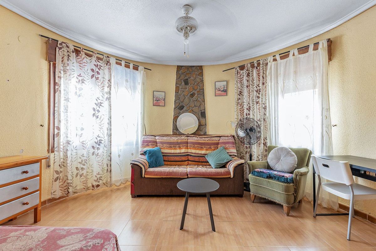 For sale - 5 Bedroom 2 Bathroom House - Detached Villa in Rojales - Ciudad Quesada  - Alicante