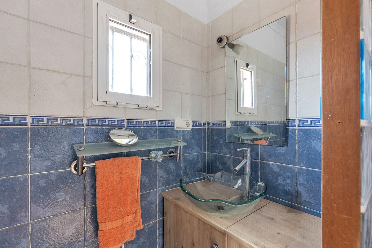 For sale - 5 Bedroom 2 Bathroom House - Detached Villa in Rojales - Ciudad Quesada  - Alicante