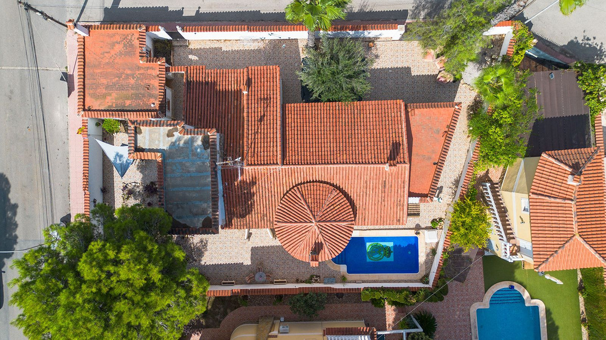 For sale - 5 Bedroom 2 Bathroom House - Detached Villa in Rojales - Ciudad Quesada  - Alicante