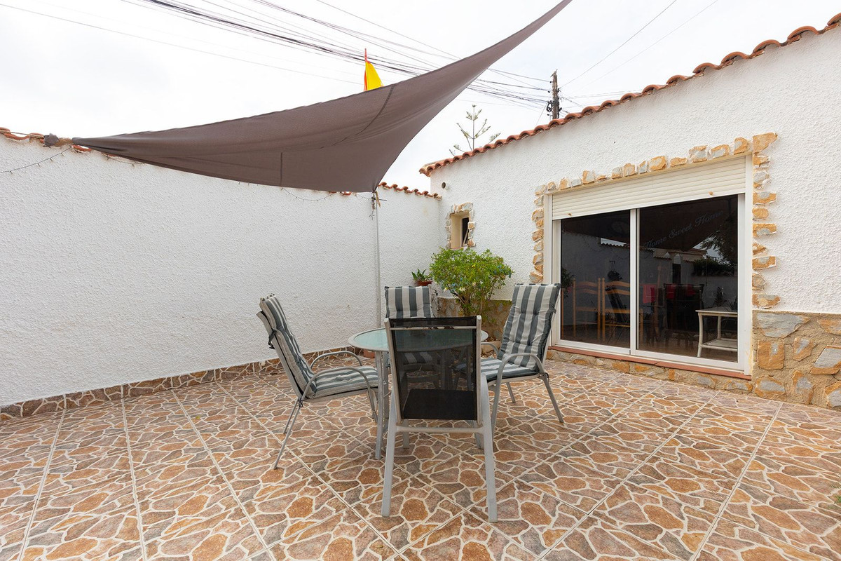 For sale - 5 Bedroom 2 Bathroom House - Detached Villa in Rojales - Ciudad Quesada  - Alicante
