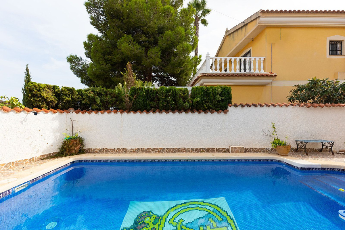 For sale - 5 Bedroom 2 Bathroom House - Detached Villa in Rojales - Ciudad Quesada  - Alicante