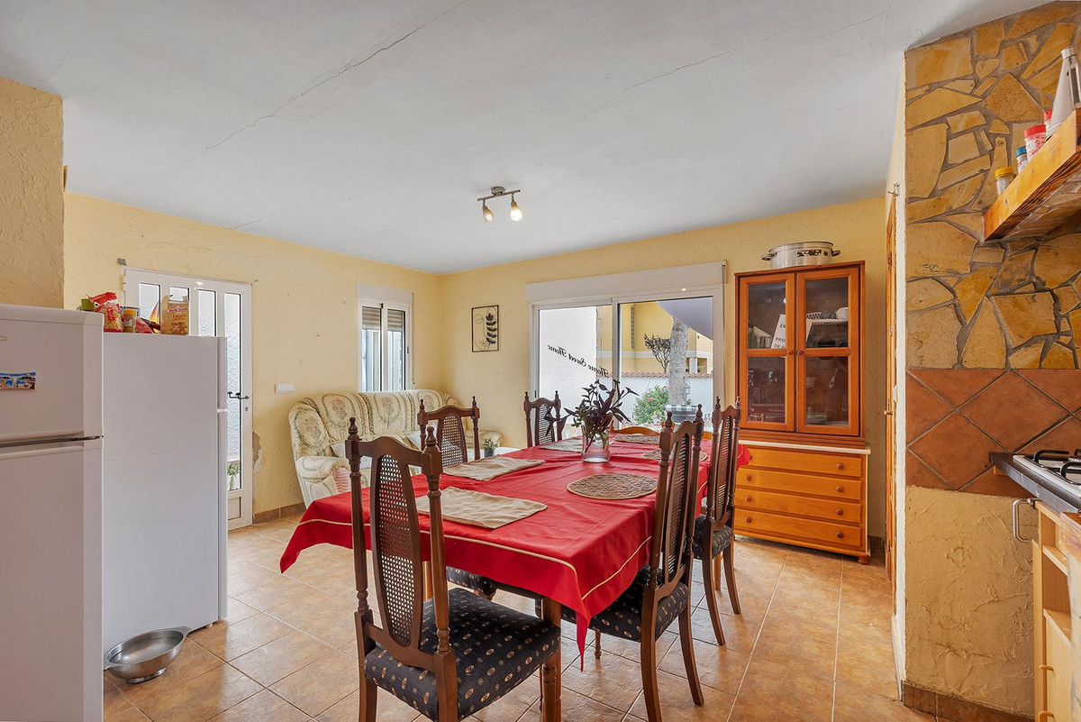 For sale - 5 Bedroom 2 Bathroom House - Detached Villa in Rojales - Ciudad Quesada  - Alicante