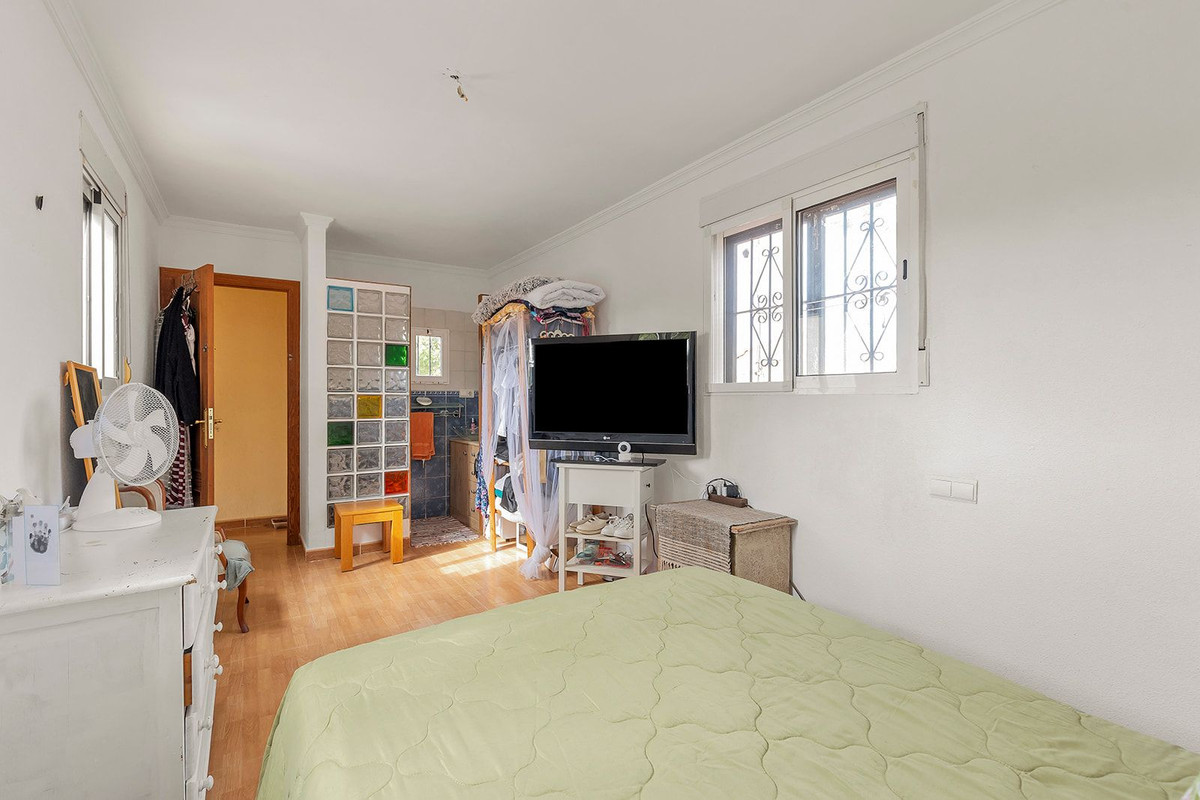For sale - 5 Bedroom 2 Bathroom House - Detached Villa in Rojales - Ciudad Quesada  - Alicante