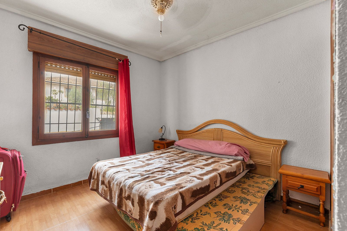 For sale - 5 Bedroom 2 Bathroom House - Detached Villa in Rojales - Ciudad Quesada  - Alicante