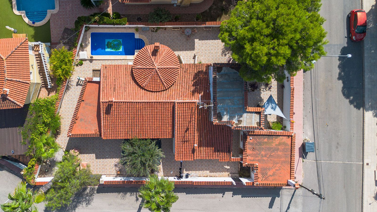 For sale - 5 Bedroom 2 Bathroom House - Detached Villa in Rojales - Ciudad Quesada  - Alicante