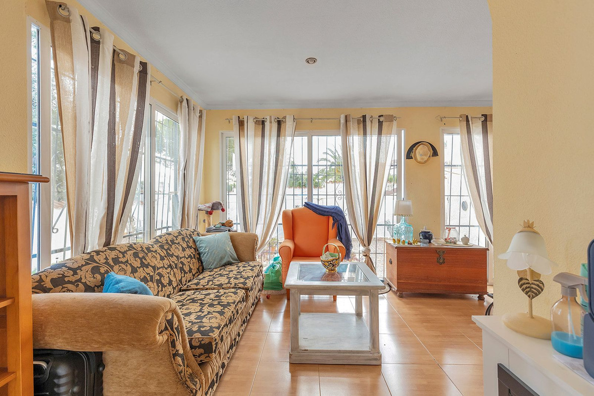 For sale - 5 Bedroom 2 Bathroom House - Detached Villa in Rojales - Ciudad Quesada  - Alicante