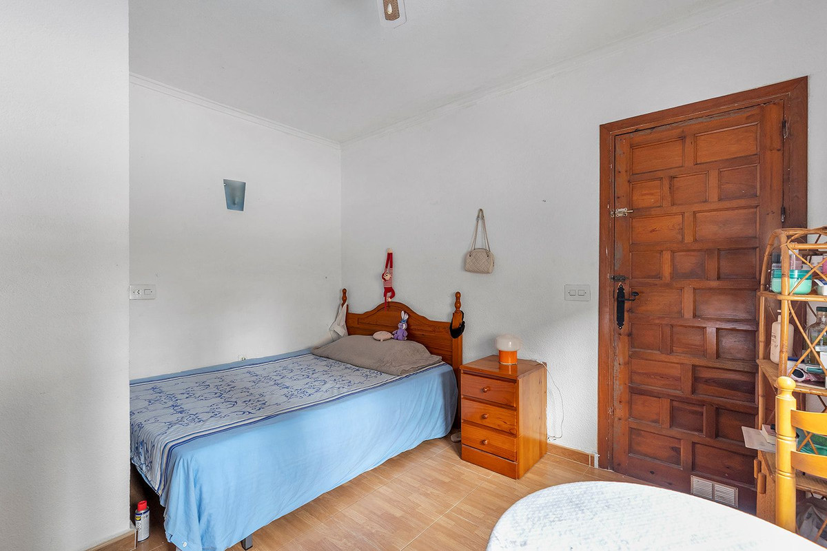 For sale - 5 Bedroom 2 Bathroom House - Detached Villa in Rojales - Ciudad Quesada  - Alicante