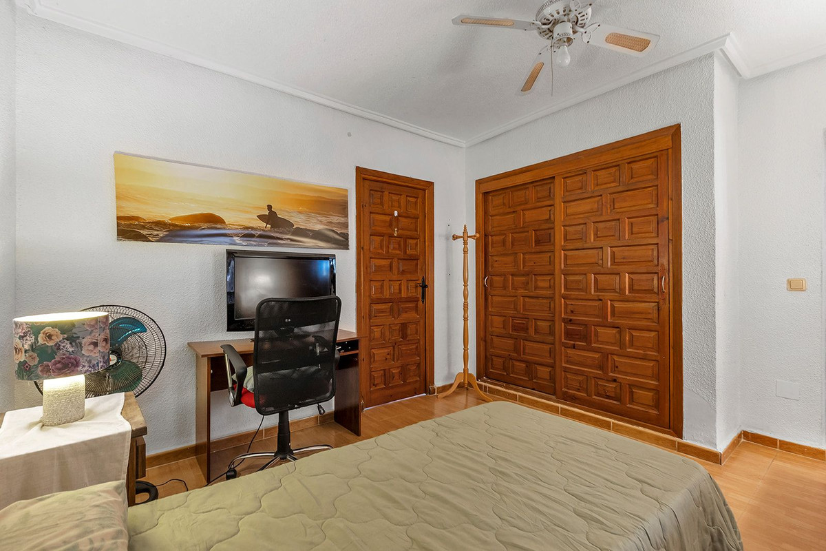 For sale - 5 Bedroom 2 Bathroom House - Detached Villa in Rojales - Ciudad Quesada  - Alicante