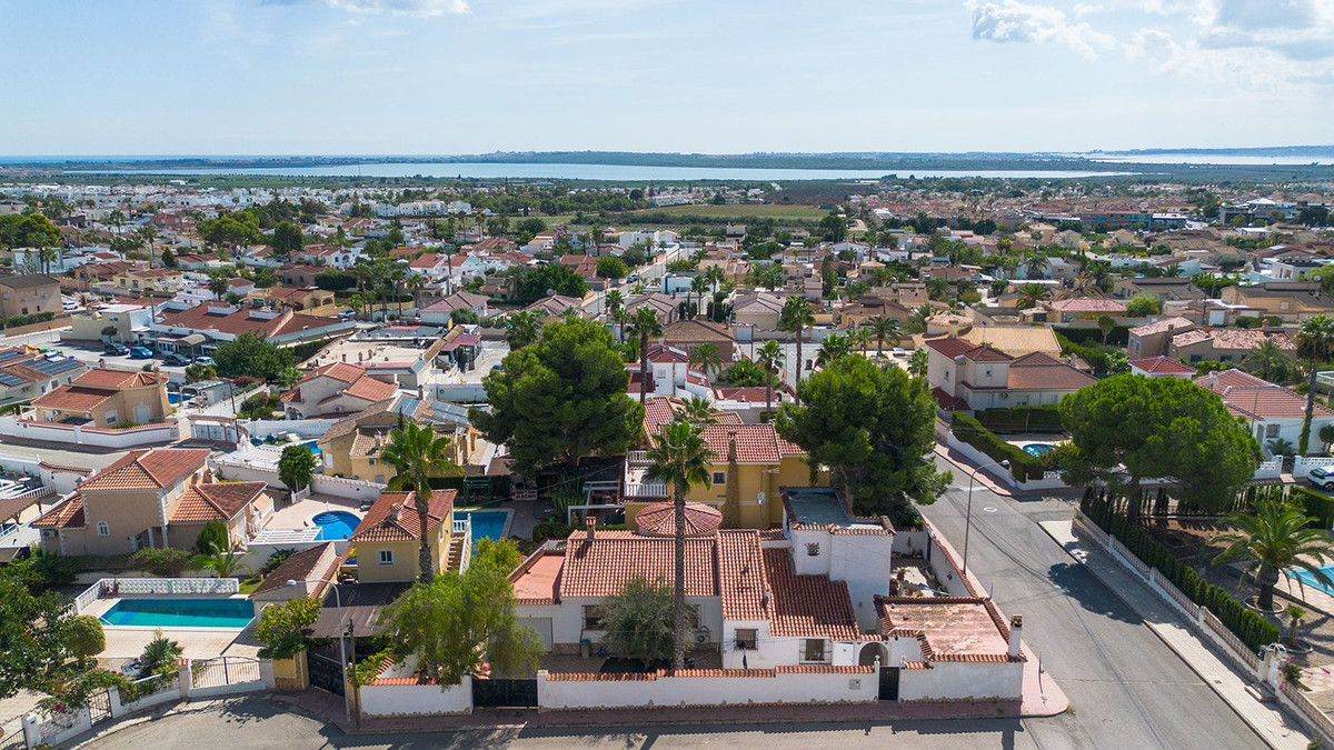 For sale - 5 Bedroom 2 Bathroom House - Detached Villa in Rojales - Ciudad Quesada  - Alicante