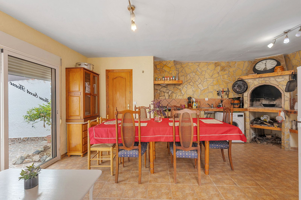 For sale - 5 Bedroom 2 Bathroom House - Detached Villa in Rojales - Ciudad Quesada  - Alicante