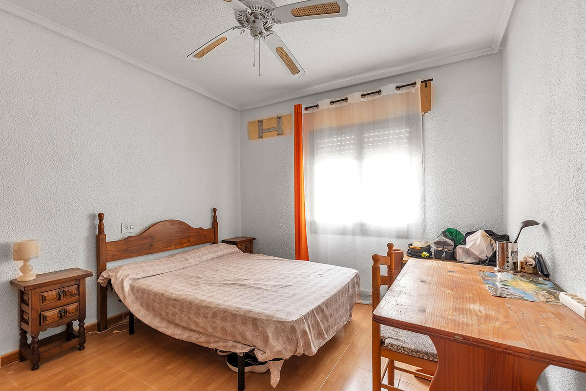 For sale - 5 Bedroom 2 Bathroom House - Detached Villa in Rojales - Ciudad Quesada  - Alicante